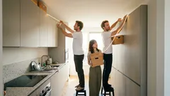 Zo benut je de ruimte boven je keukenkastjes zonder rommel