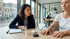 Waarom je brein blokkeert bij ruzie (en hoe je rustig blijft)