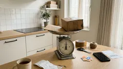 Oude postweegschaal gevonden? Zo herken je ’m en gebruik je ’m weer voor de juiste porto